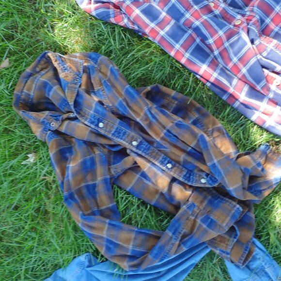 Five (5) stylish medium men's shirts- slim fit - Picture 4 of 6